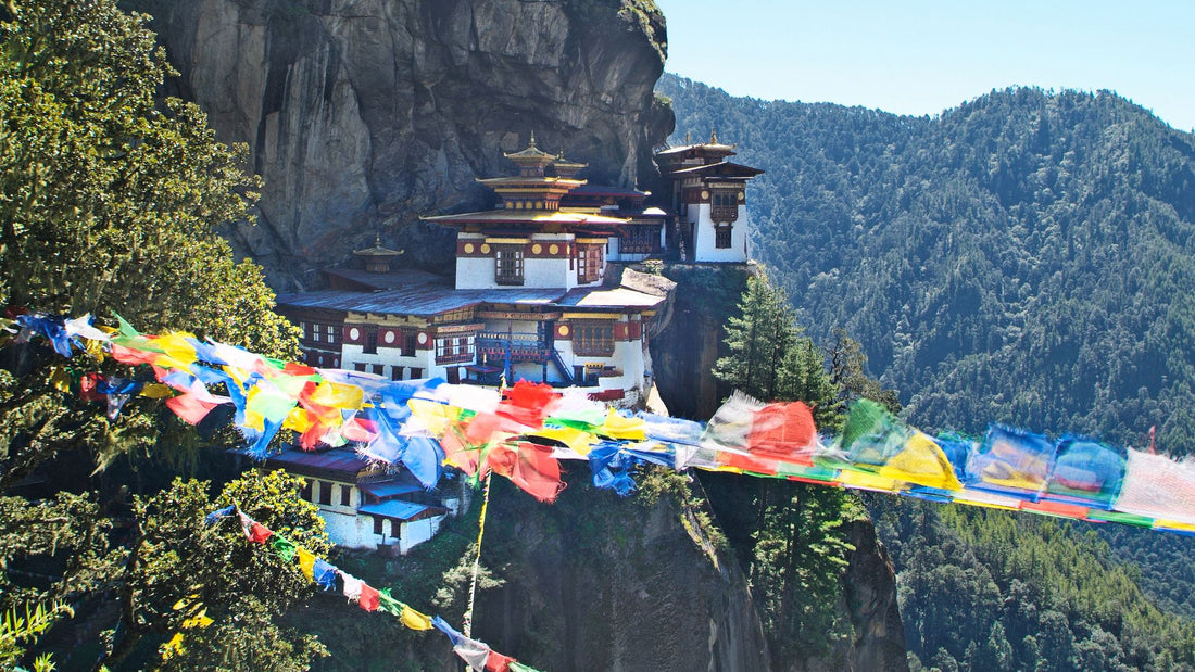 paromatravels.com_blog_Exploring_the_Enchanting_Himalayan_Hill_Stations_of_India_Nepal_and_Bhutan_cover_page