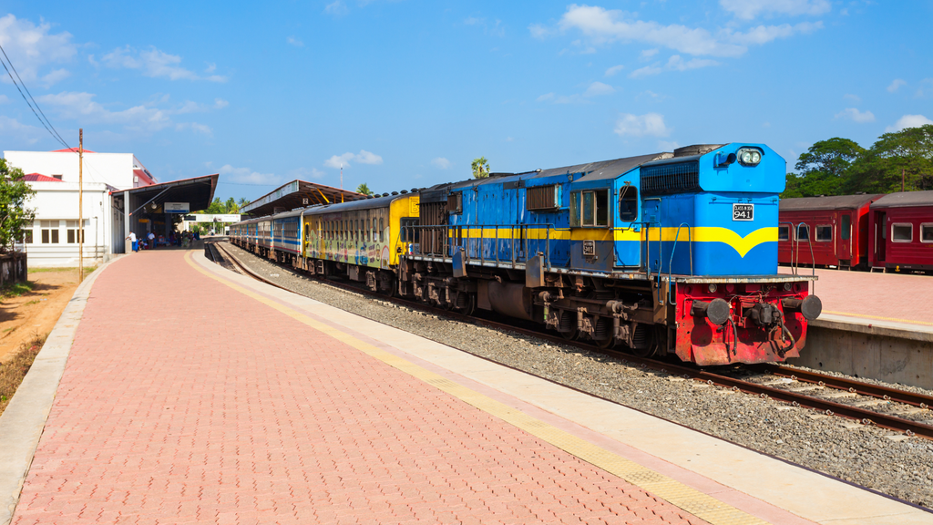 paromatravels.com_Sri_Lanka's_Best_Scenic_Train_Rides_4