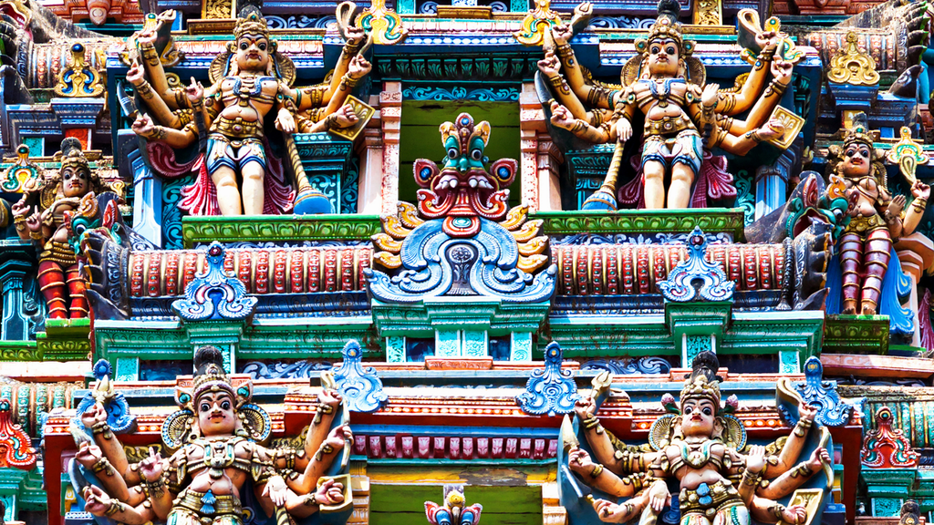 paromatravels.com_blog_Meenakshi_Temple_A_Dravidian_Architectural_Marvel_in_Madurai_1