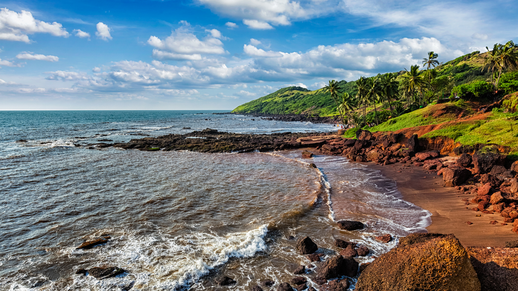 paromatravels.com_blog_Beach_Hopping_in_Goa_Must-Visit_Beaches_1